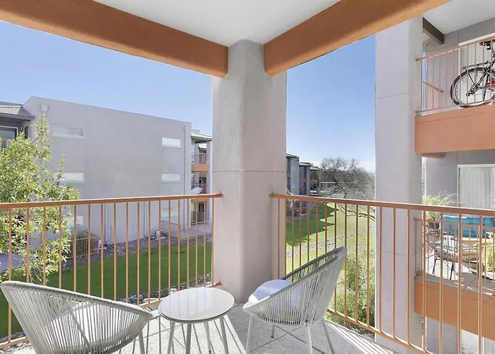 Landing Modern With Amazing Amenities *